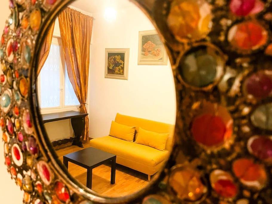 Life - Charming Joie De Vivre Apartment